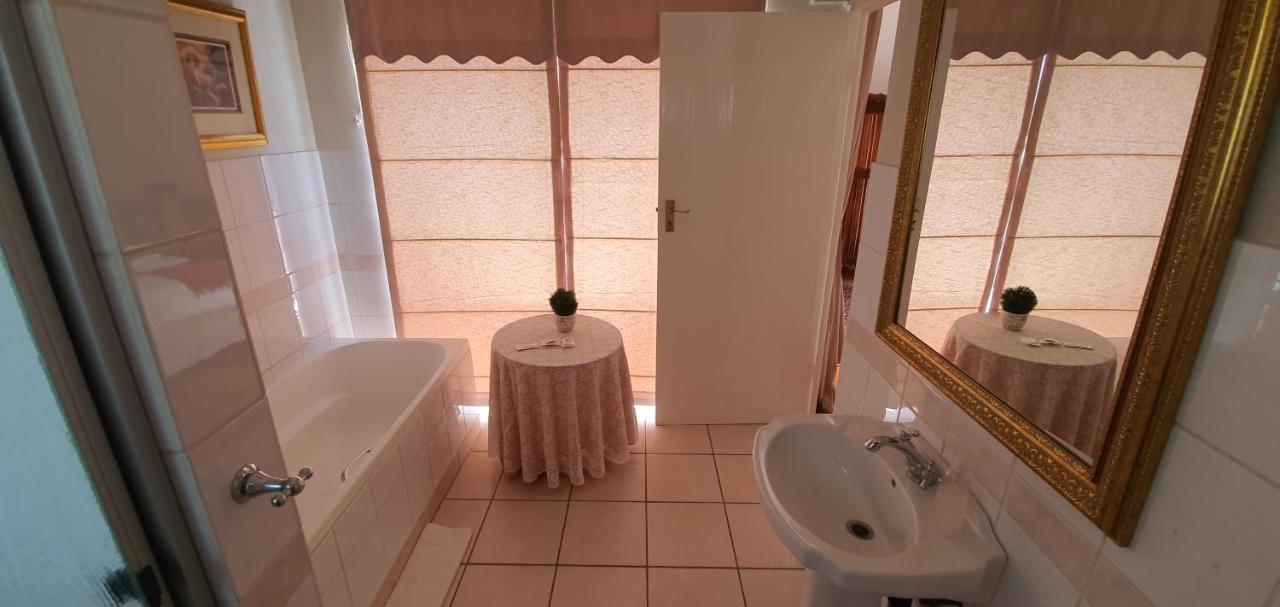 Acacia Westdene B&B Bloemfontein Buitenkant foto